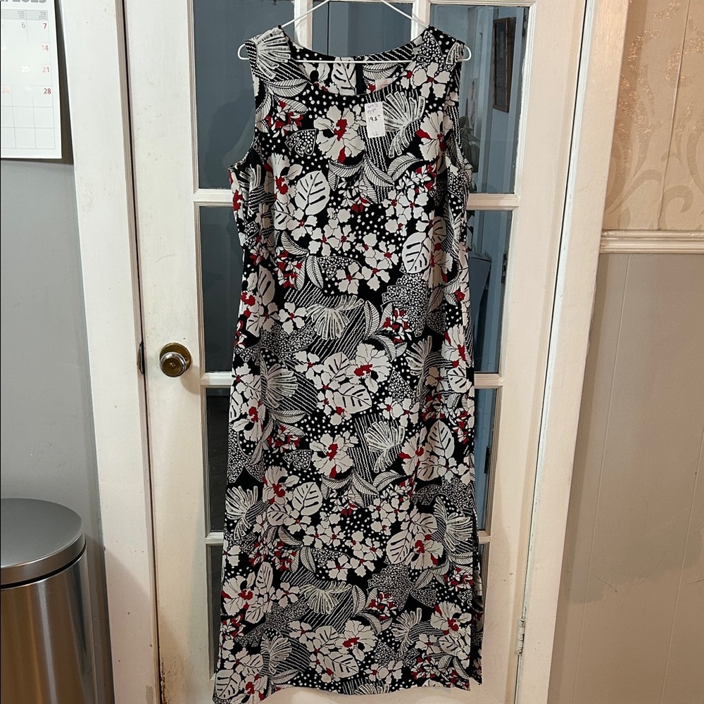 644.    Floral Sleeveless Black and White Dress